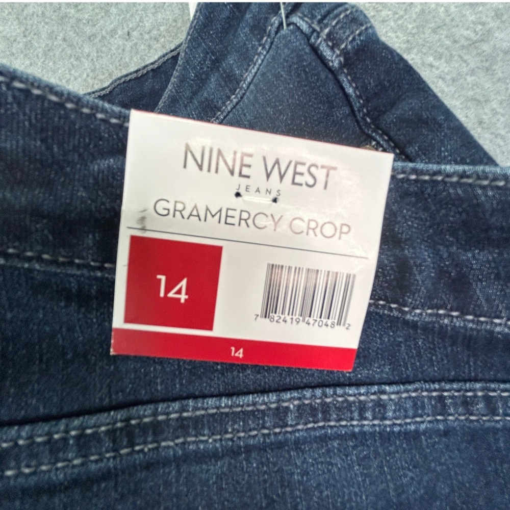 Nine West Gramercy Crop Jeans Women's 14 Blue Frayed Cuff Slim Fit - Picture 4 of 4